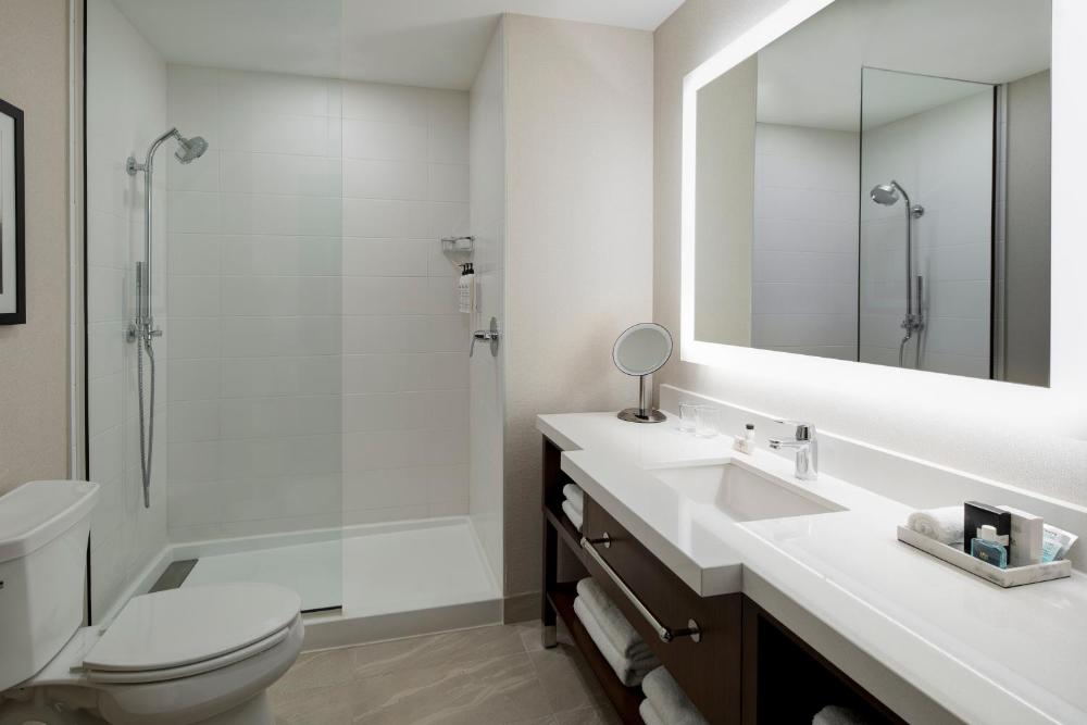 Deluxe King Room interior